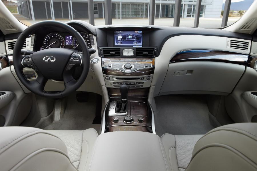  Infiniti M35 Hybrid 2011 года  (фото 10 из 13)
